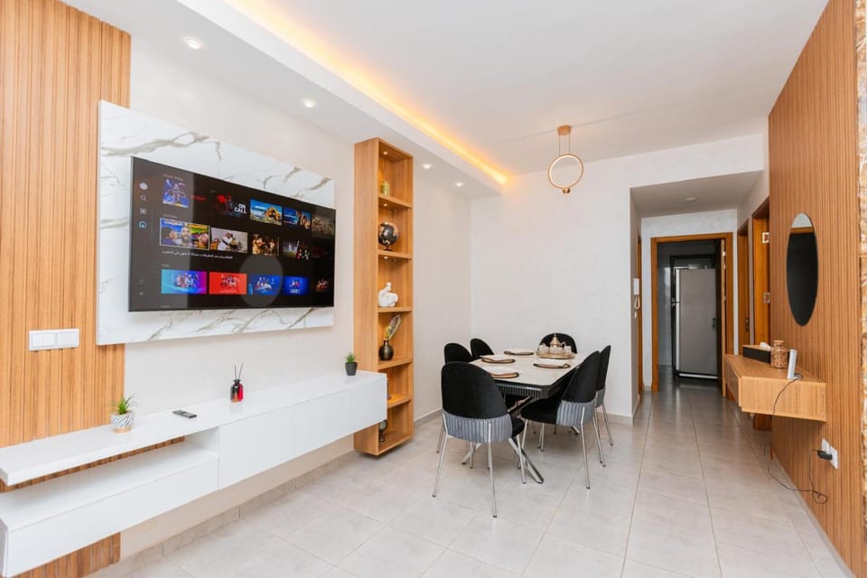Communal lounge/ TV room, TV and multimedia, Living room, Seating area, Dining area, Evening entertainment