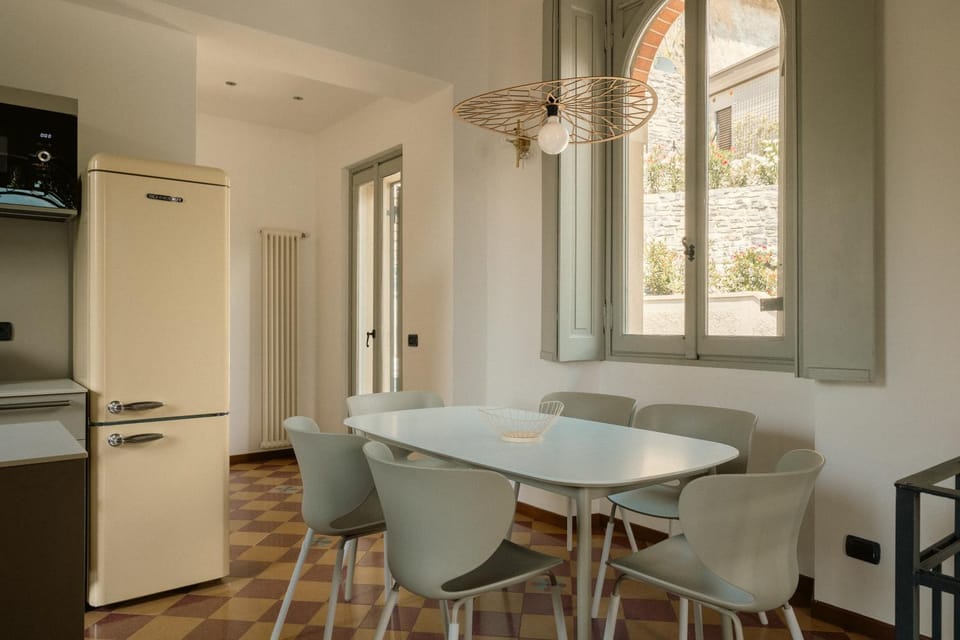 Kitchen or kitchenette, Seating area