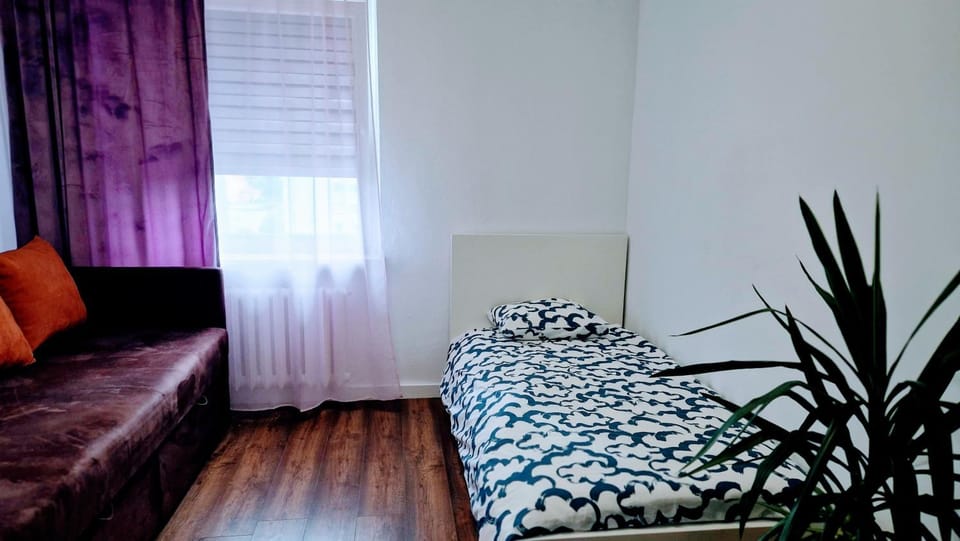 Bed, Photo of the whole room, Seating area, Bedroom