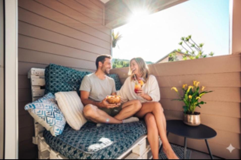 Property building, Balcony/Terrace, Balcony/Terrace