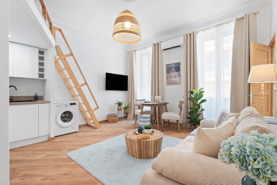TV and multimedia, Kitchen or kitchenette, Living room, Seating area, washing machine