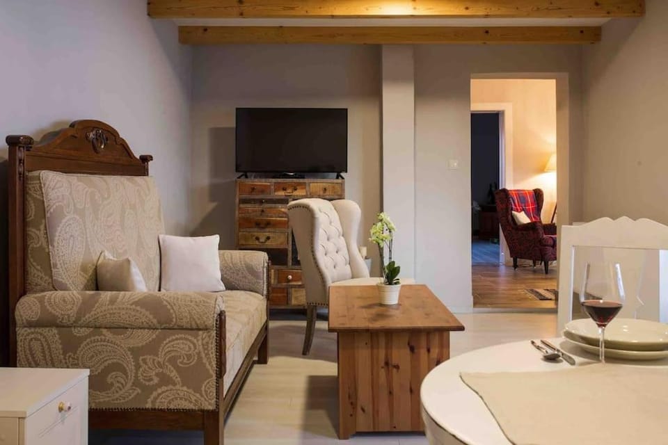 Communal lounge/ TV room