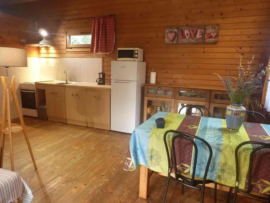 chalet 4 a 5 personnes - jaune House in Provence-Alpes-Côte d'Azur