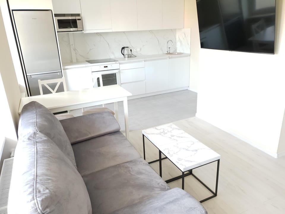 TV and multimedia, Kitchen or kitchenette, Living room, Seating area, Dining area