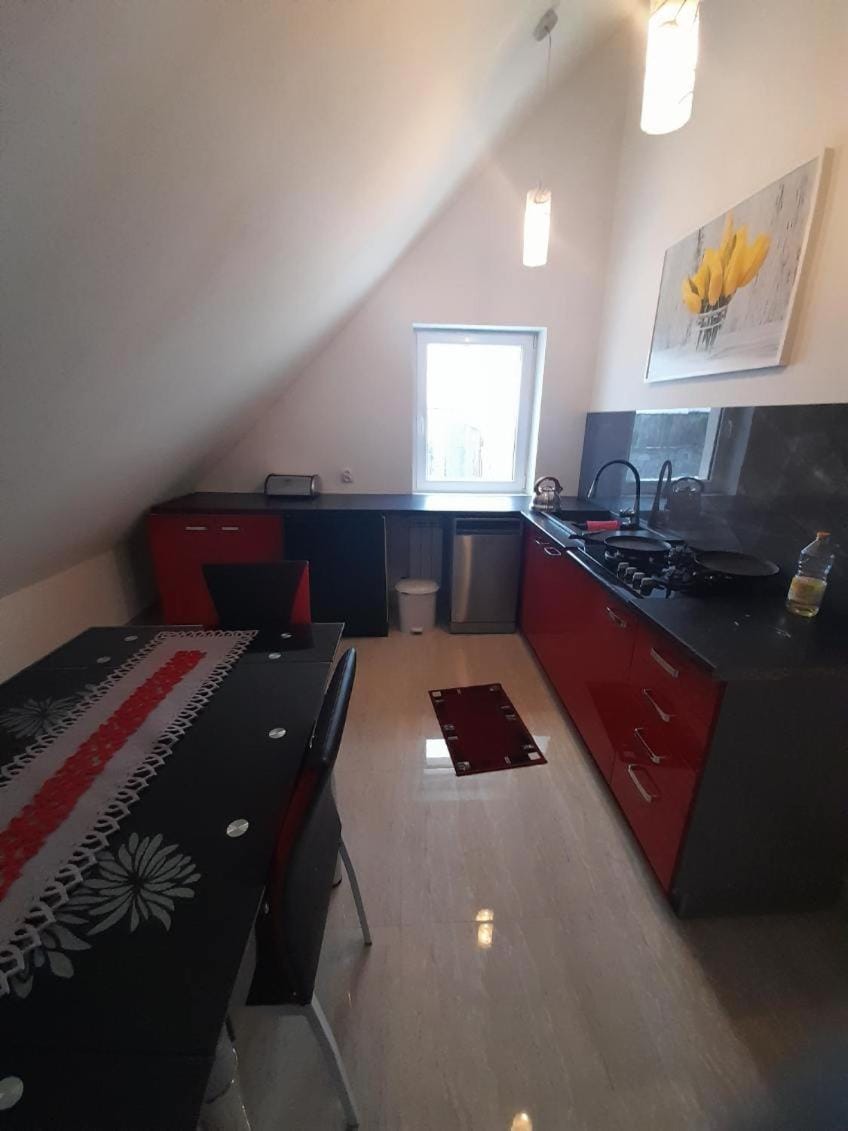 Kitchen or kitchenette, Dining area, pet friendly, stove