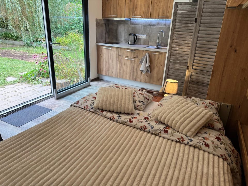 Bed, Garden view, Garden view