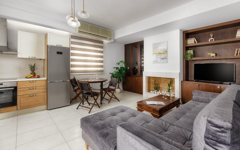 TV and multimedia, Living room, Seating area, Dining area, air conditioner