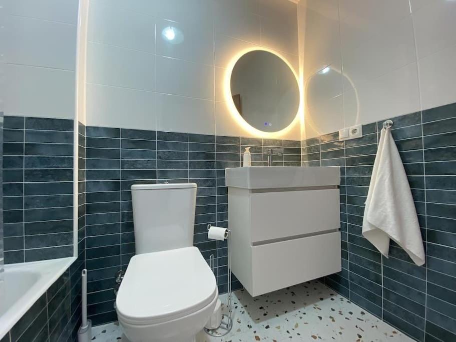 Toilet, Bathroom, Bath, towels