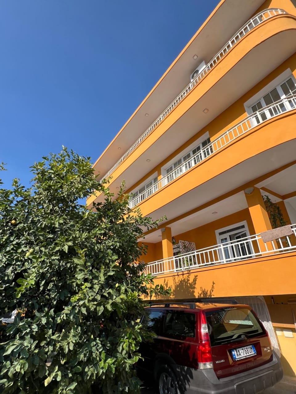 Property building, Balcony/Terrace, Parking