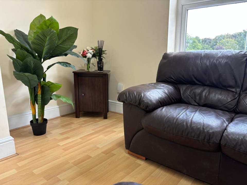 Cozy Pink House Fairview 6 Beds Apartment in Dublin