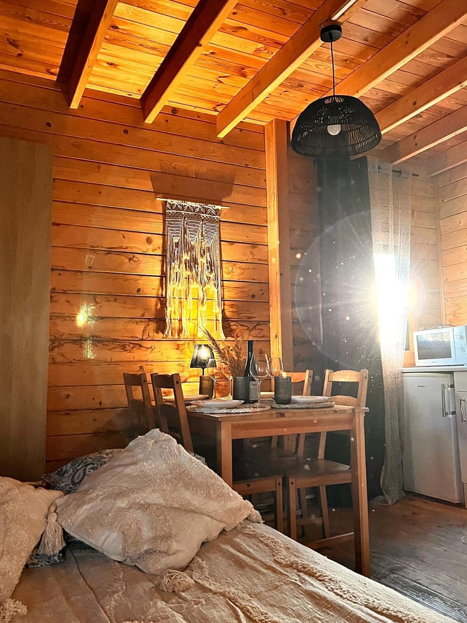 Photo of the whole room, Dining area