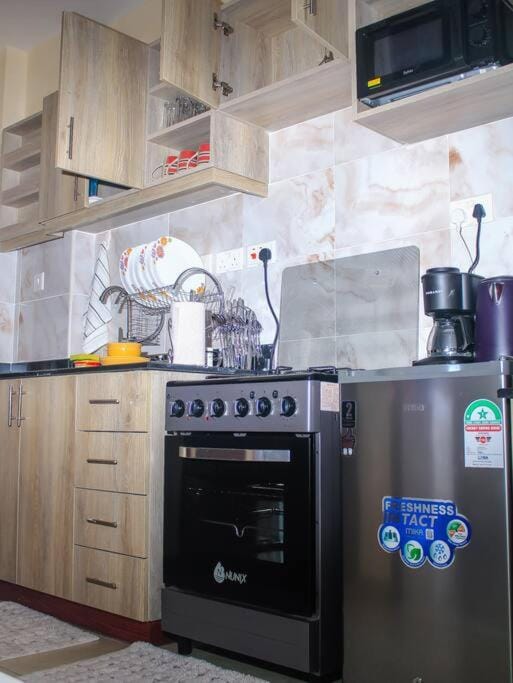 Coffee/tea facilities, Kitchen or kitchenette, stove, toaster