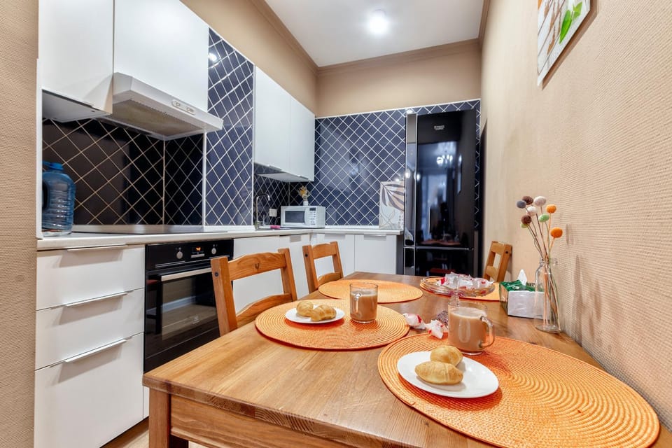 Kitchen or kitchenette, Dining area, oven, stove