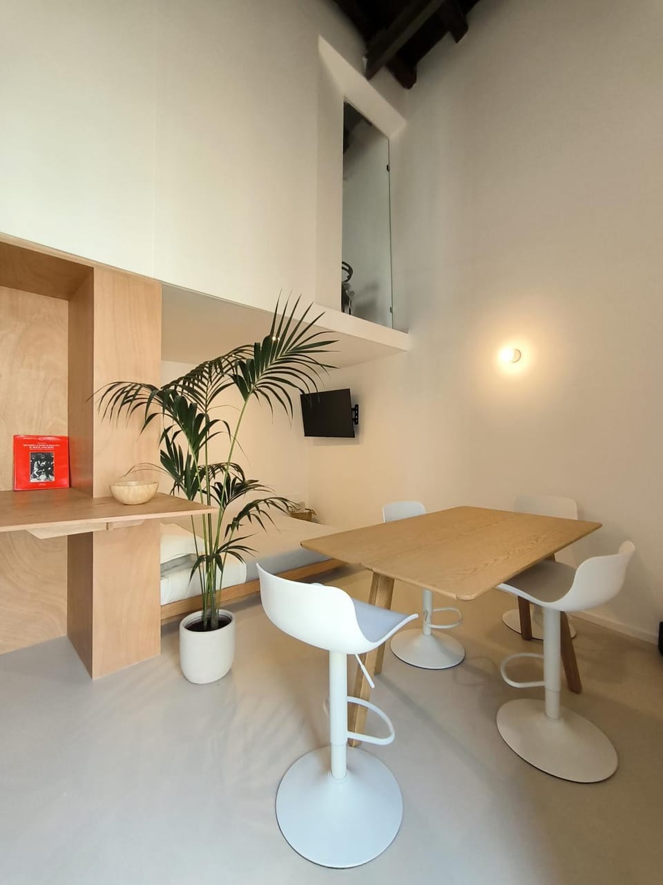 Bed, Living room, Dining area