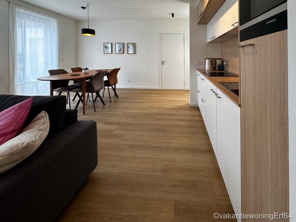 Kitchen or kitchenette, Dining area, oven, stove