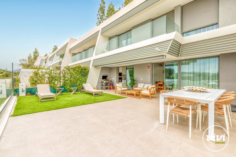ViVi Homes - Marisol Pool, Sauna, Gym, Spa & Beach House in Costa del Sol