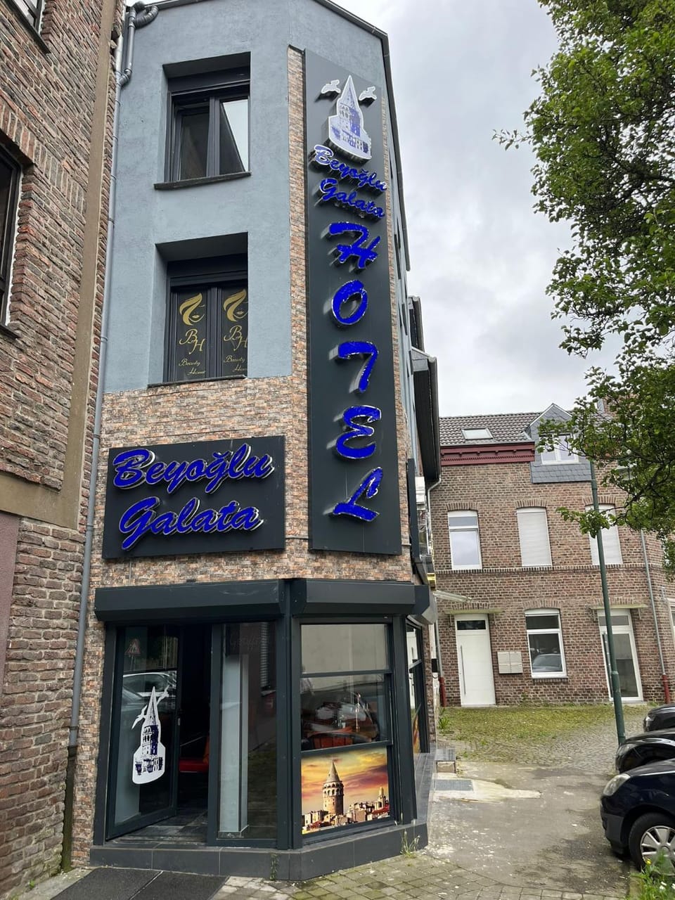 Neighbourhood, Street view, Location