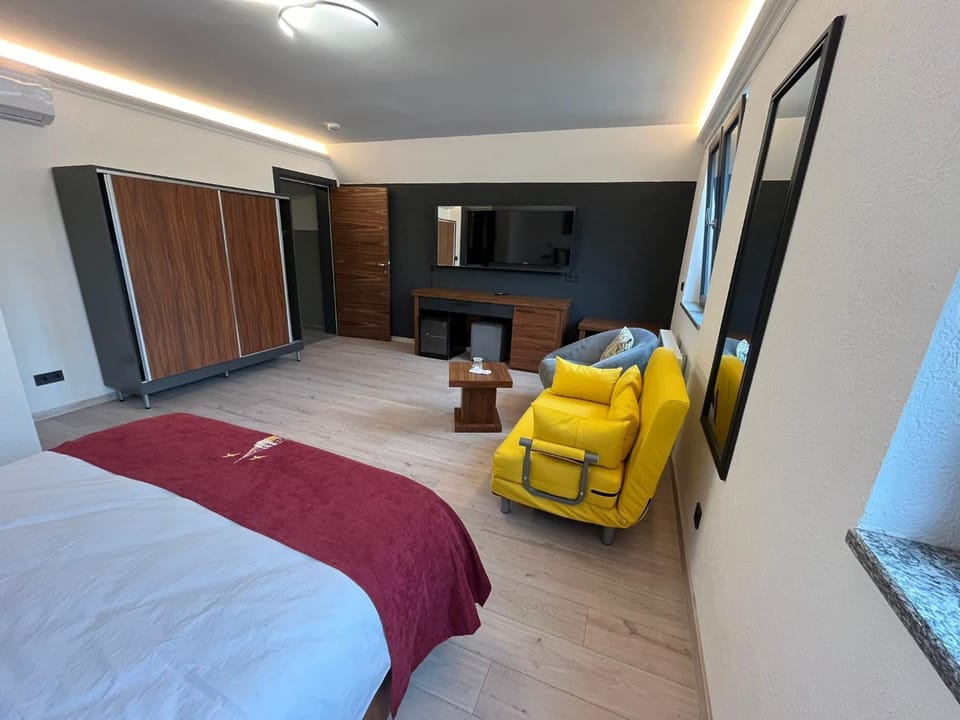 Bed, Living room, Photo of the whole room