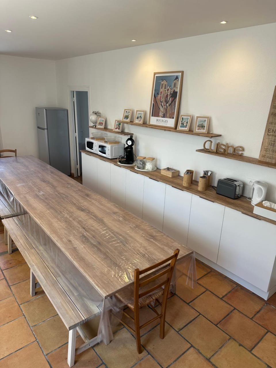 Coffee/tea facilities, microwave