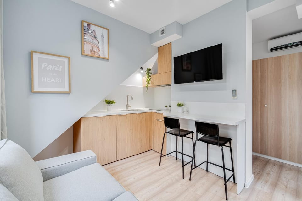 COMFISTAY Dubois 31 - City Access and Free Parking Apartment in Czechia