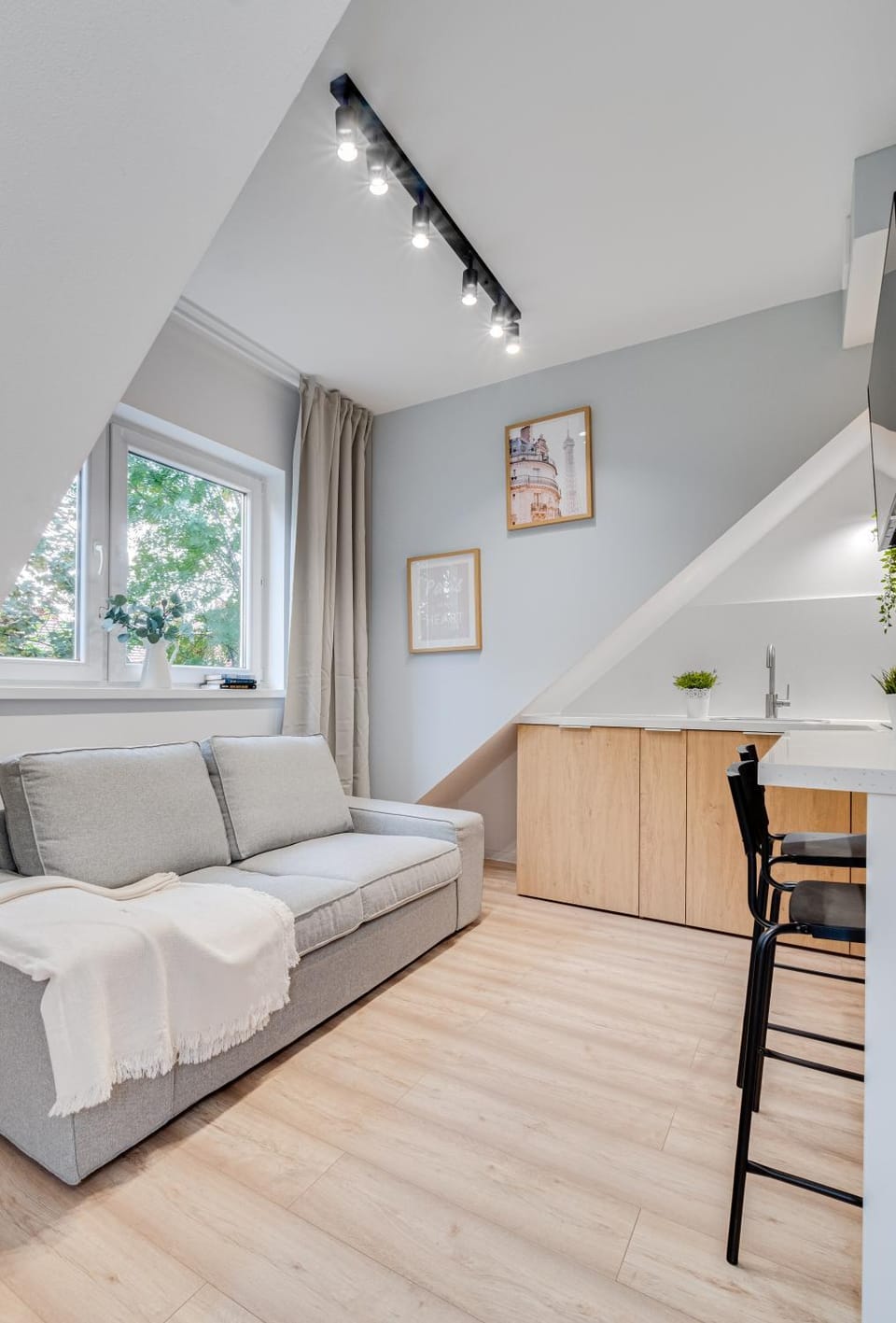 COMFISTAY Dubois 31 - City Access and Free Parking Apartment in Czechia