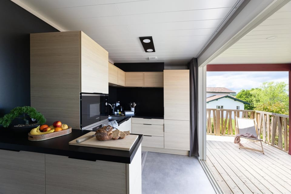 Chalet ILUNA 2 à 6 pers chambre parentale 2sdb piscine 30 min des plages Chalet in French Basque Country
