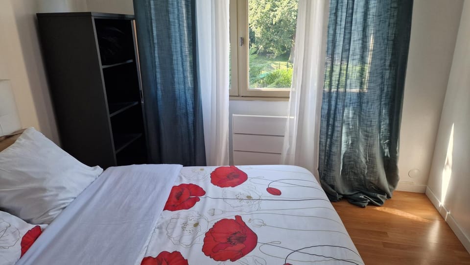 Appartement lumineux en duplex avec terrasse et jardin Apartment in Île-de-France
