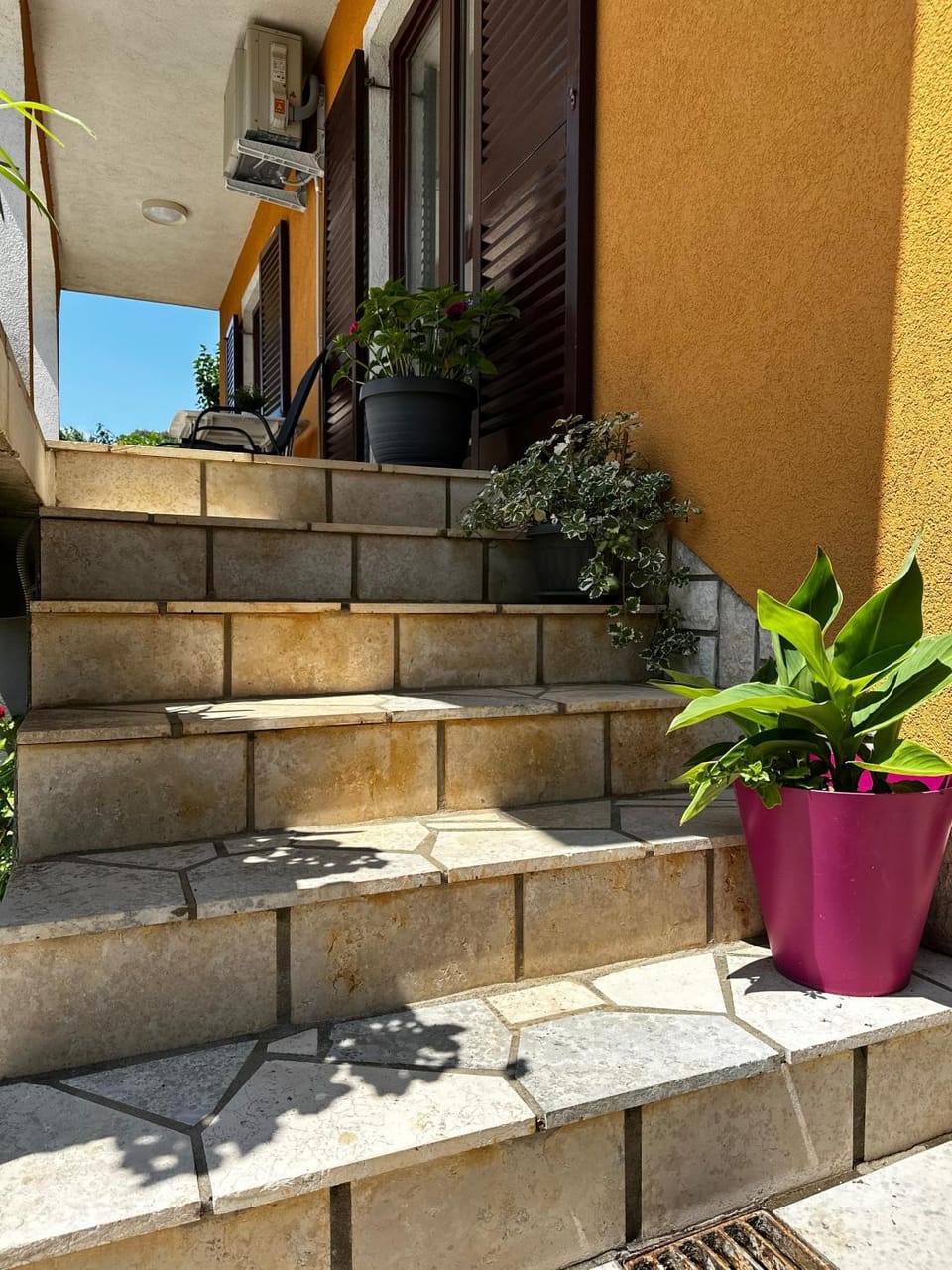 Facade/entrance, Balcony/Terrace