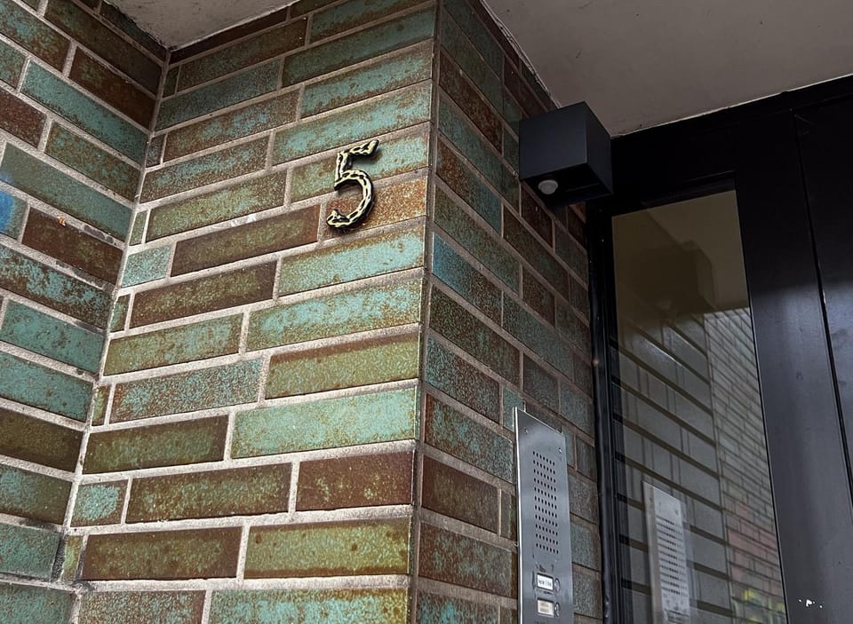 Facade/entrance