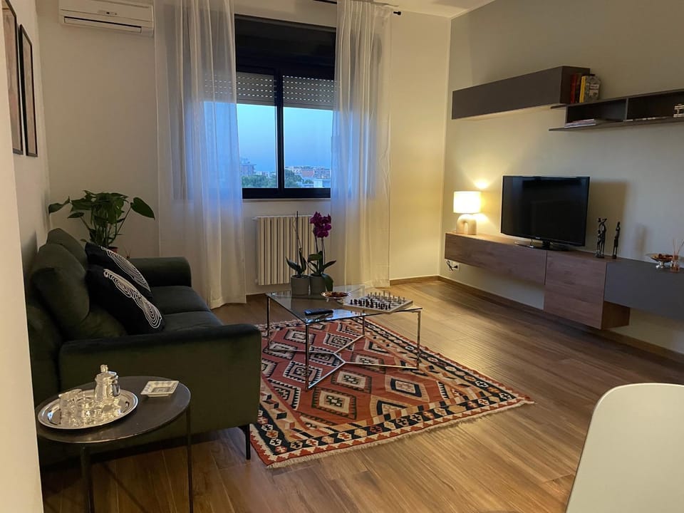 Communal lounge/ TV room, TV and multimedia, Living room, air conditioner