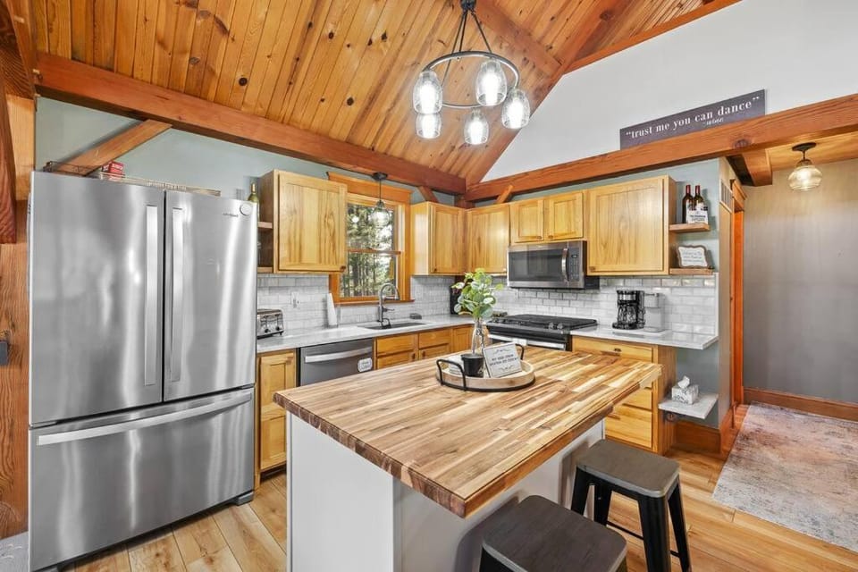 Kitchen or kitchenette, dishwasher, oven, stove, toaster