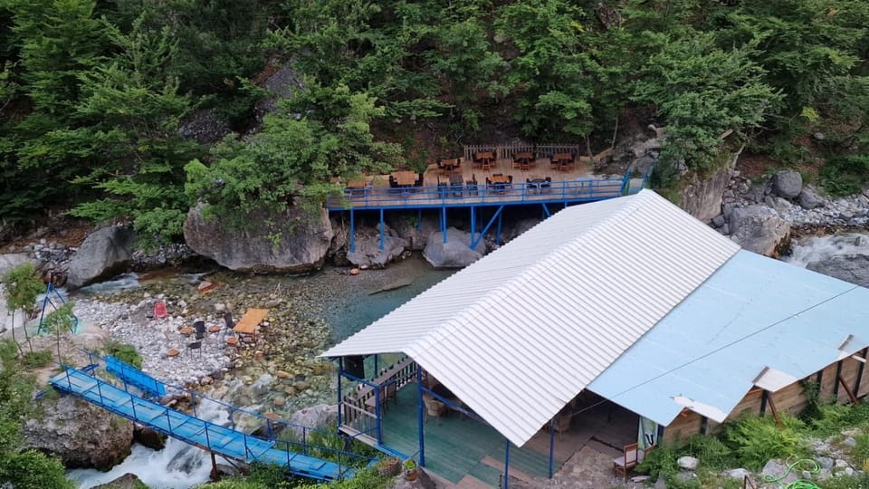 Guest House Waterfall Theth Bed and Breakfast in Montenegro