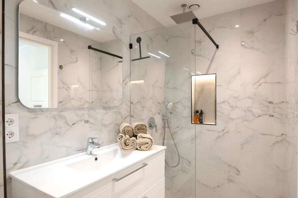Shower, Bathroom