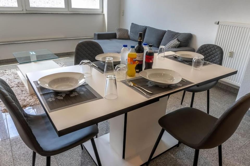 Seating area, Dining area