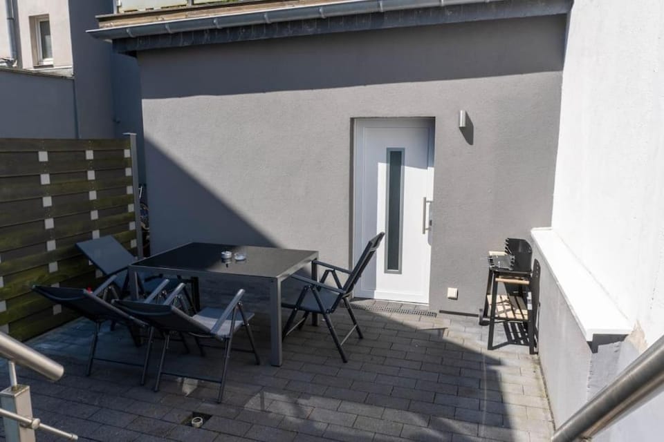 Patio, Balcony/Terrace, Seating area