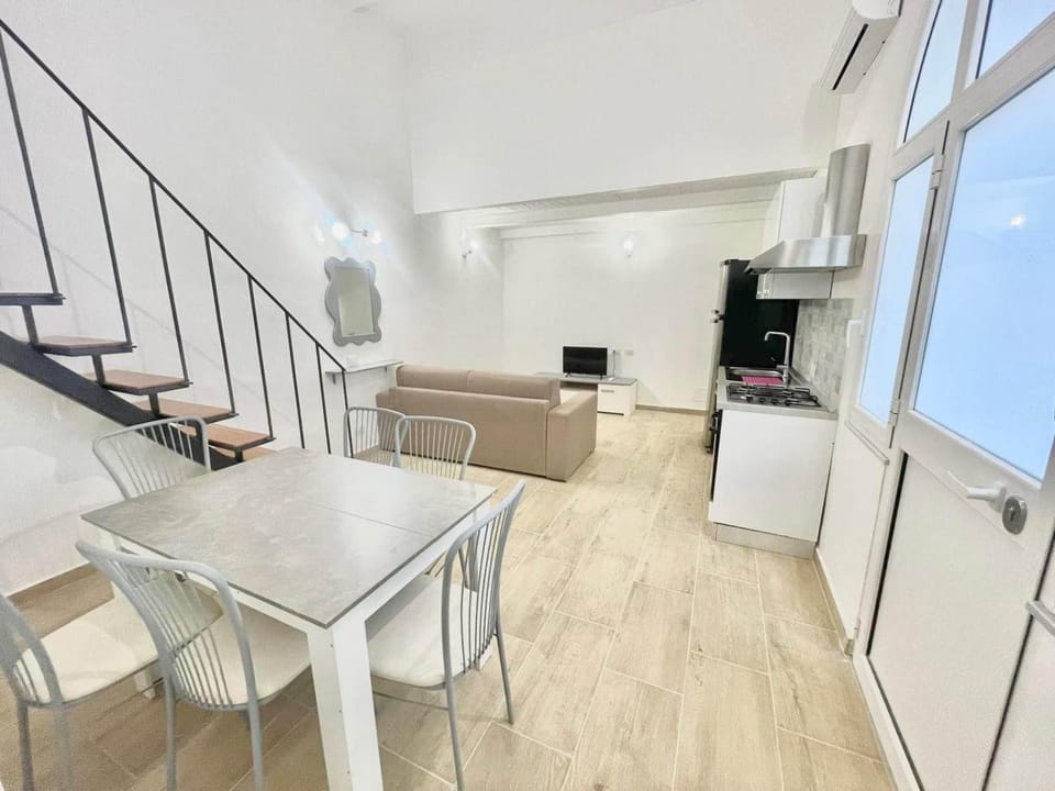 Kitchen or kitchenette, Living room, Seating area, Dining area, oven, pet friendly