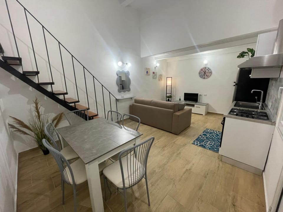 Kitchen or kitchenette, Living room, Seating area, Dining area, pet friendly, stove