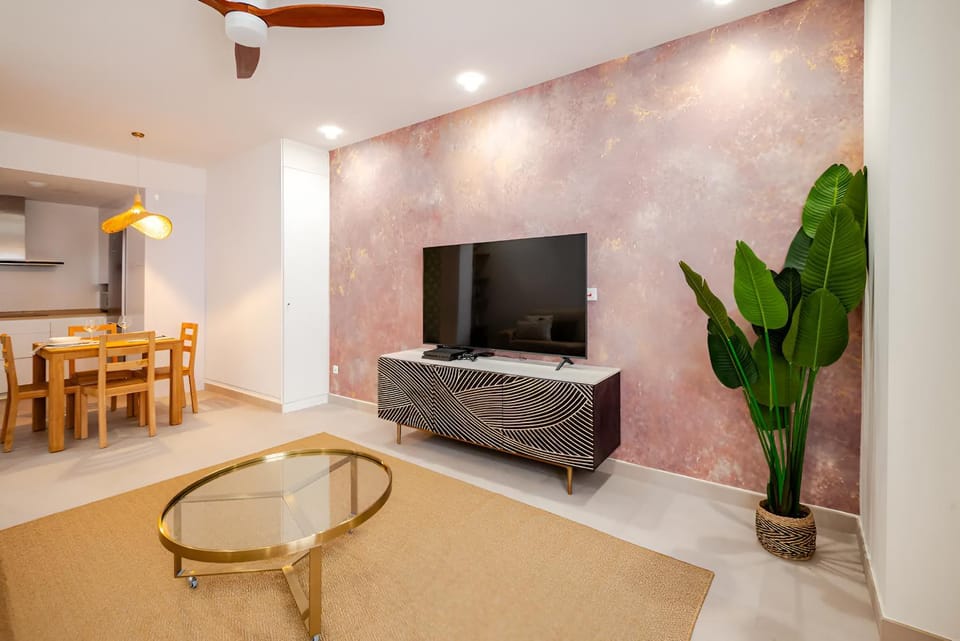 Communal lounge/ TV room, TV and multimedia, Living room