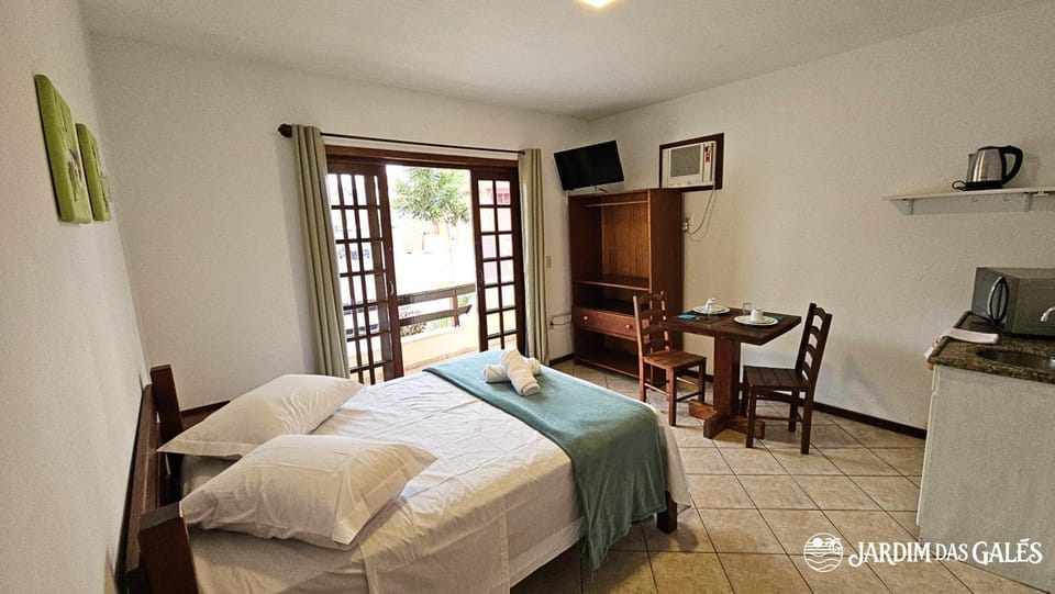 Bed, Photo of the whole room, Bedroom, minibar