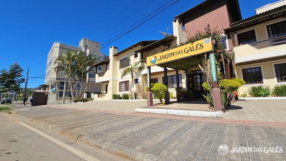 Property building, Day, Neighbourhood, City view, Street view, Location