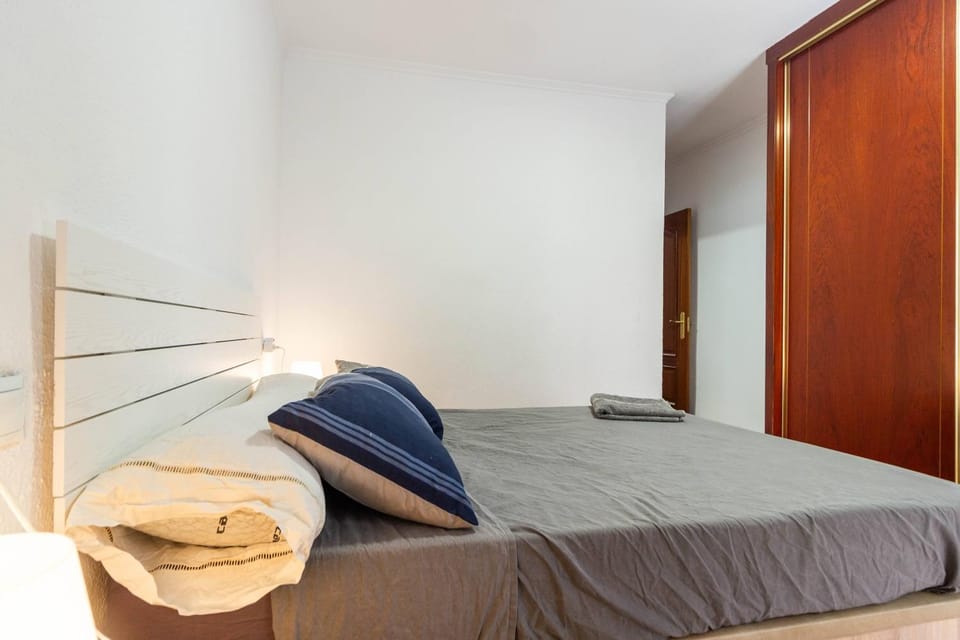 Bed, Photo of the whole room, Bedroom, wardrobe