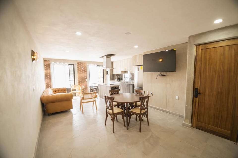 Communal lounge/ TV room, Communal lounge/ TV room, TV and multimedia, Kitchen or kitchenette, Living room, Seating area, Dining area