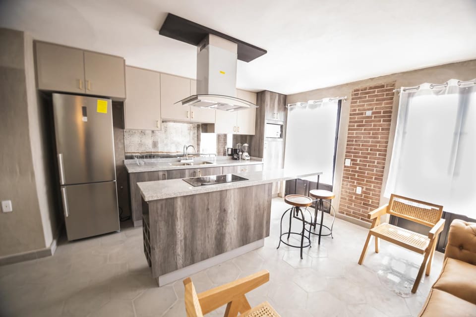 Kitchen or kitchenette, Living room, Seating area, Dining area, stove