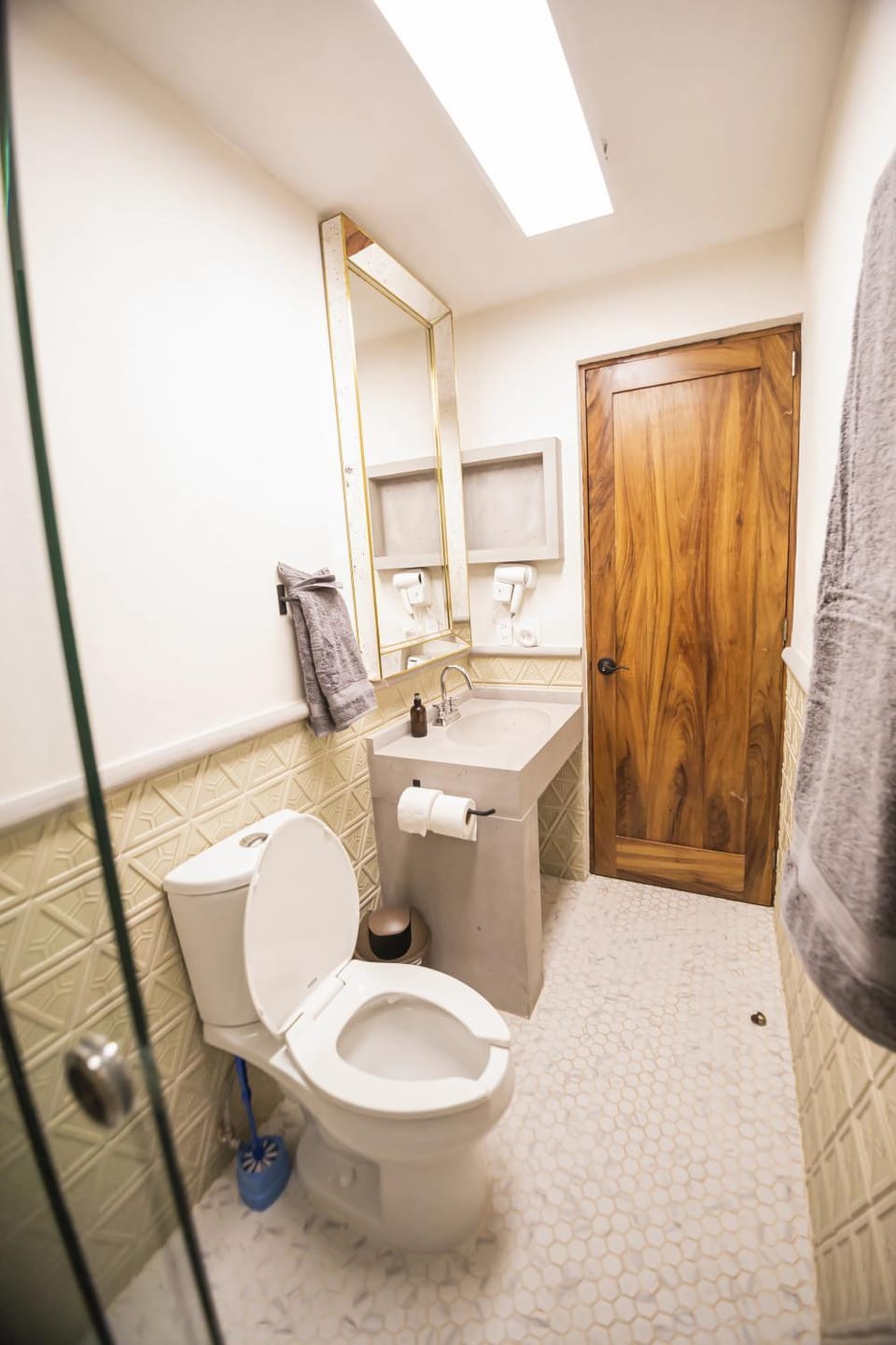 Shower, Toilet, Bathroom, towels