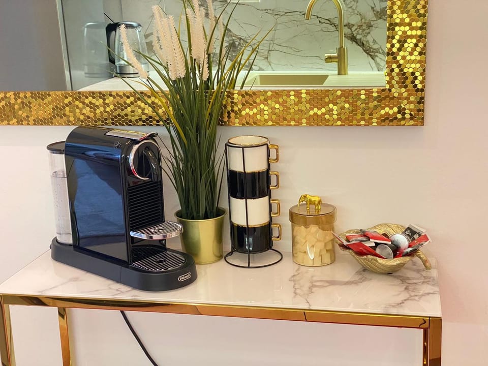 Coffee/tea facilities, minibar