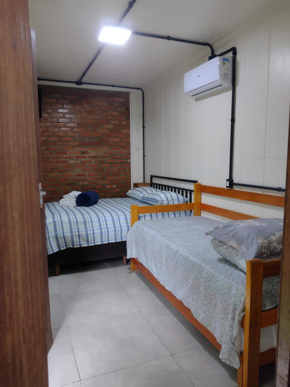 Bed, Photo of the whole room, Bedroom, air conditioner