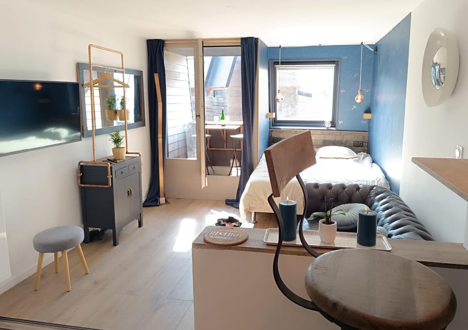 Studio neuf vue mer Marina Deauville Apartment in Deauville