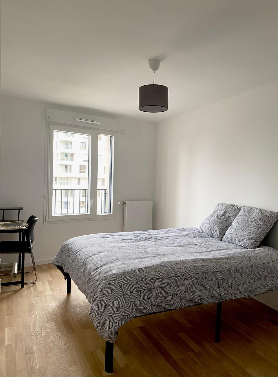 Photo of the whole room, Bedroom