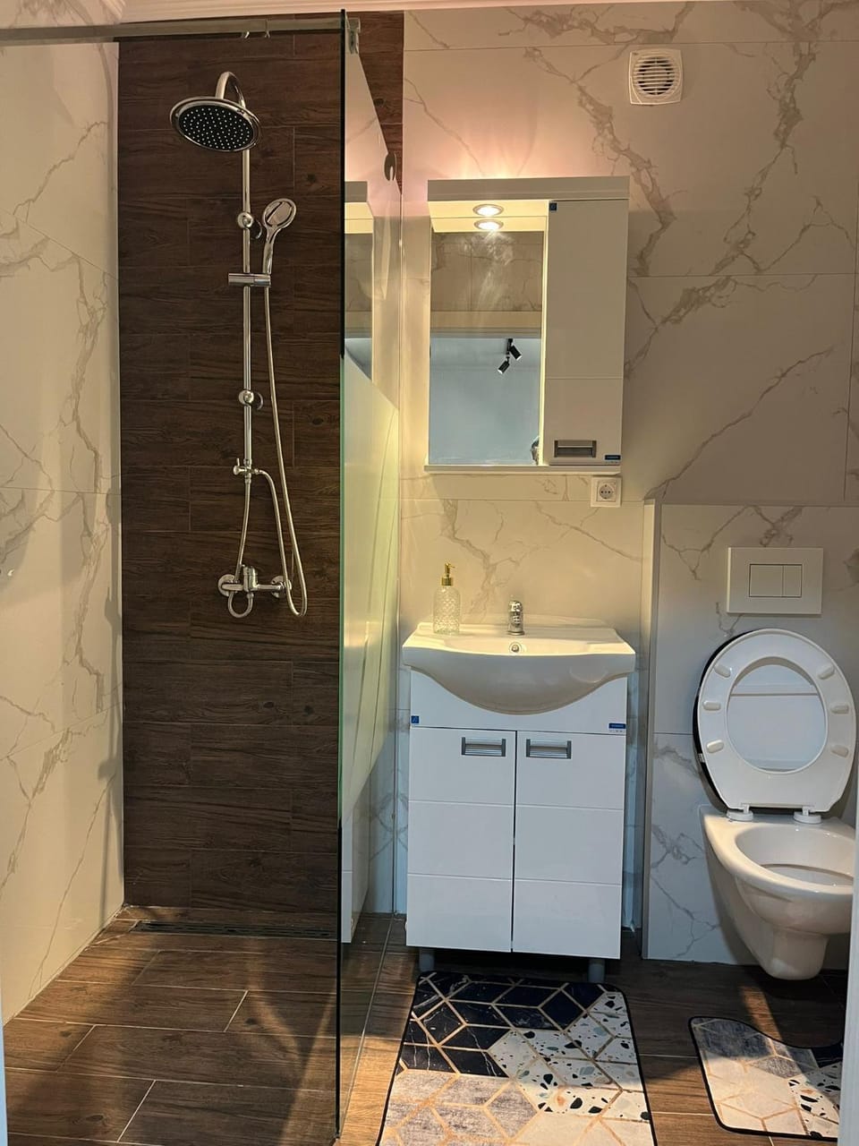 Delux Srebrno Jezero Apartment in Serbia