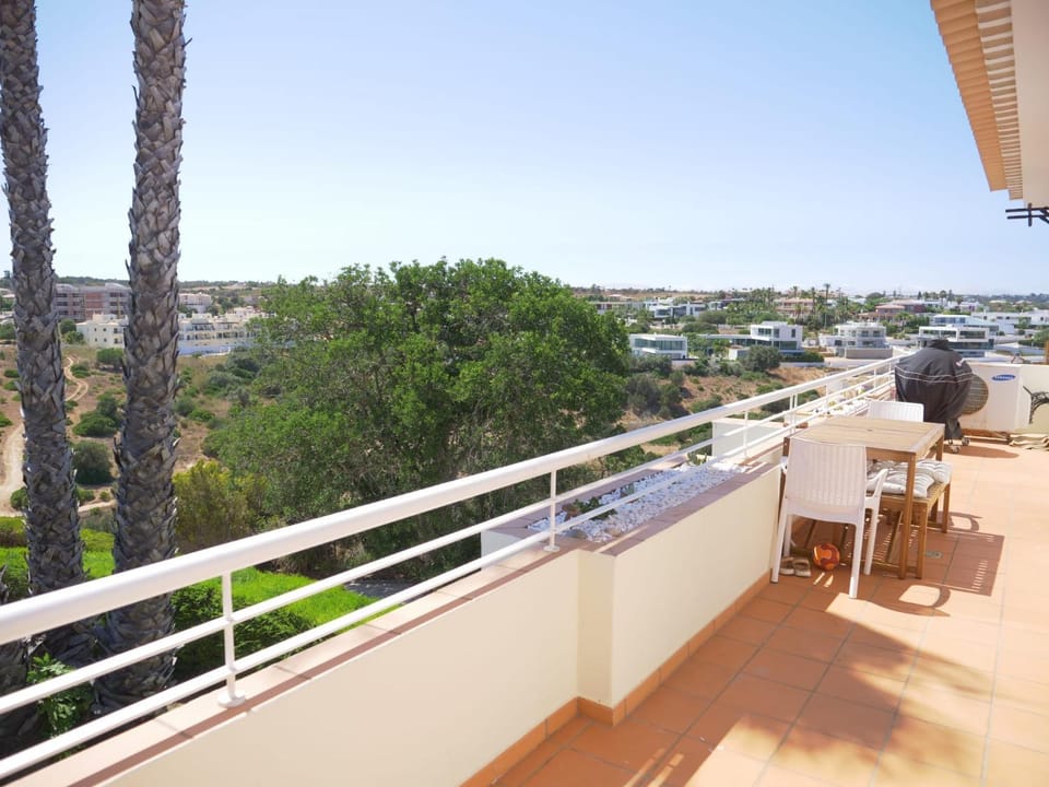 View (from property/room), Balcony/Terrace, Dining area